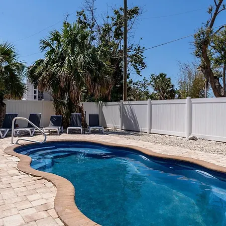 109 Gulfview Avenue - Beautiful Private Pool Home Mid Island Home